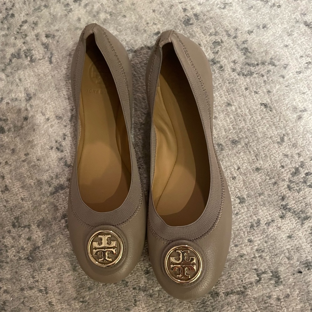 Tory Burch Taupe Ballet Flats SZ 7.5 excellent condition
